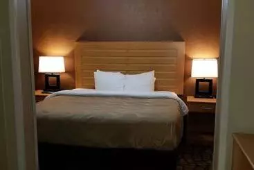 Отель Quality Inn & Suites Warren   Detroit