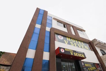 Hotel Oyo 48899  V Seven