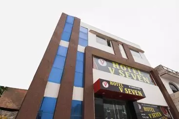 Hôtel Oyo 48899  V Seven