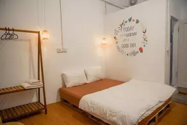 ペンション Sacred Lotus   Vegan Café X Hostel