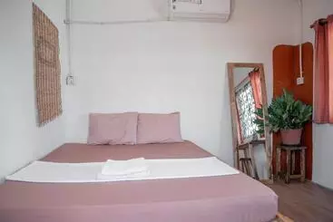 Pensión Sacred Lotus   Vegan Café X Hostel