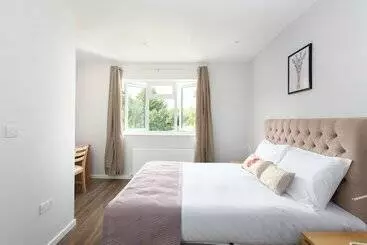 Пансион Austin David Apartment Harrow
