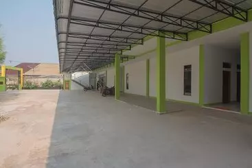 Hotelli Reddoorz Near Rs Harapan Bersama