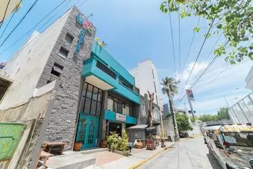 Hotelli Reddoorz Plus Near St Lukes Bgc