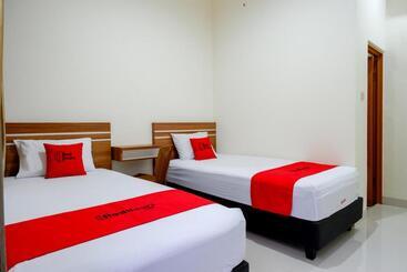 Pension Reddoorz Near Living Plaza Purwokerto
