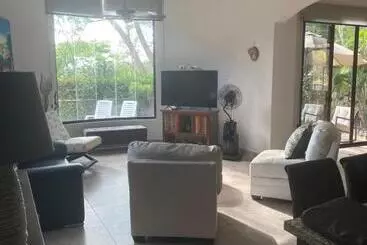 Casa Vistas Del Pacifico Bed & Breakfast
