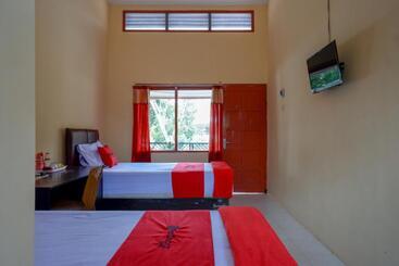 Hotel Reddoorz Syariah Near Alun Alun Purwokerto