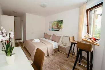 تختخواب و صبحانه Sunny Rooms