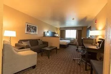 هتل Best Western Sawtooth Inn And Suites