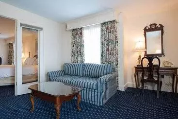 Hotel Bluenose Inn   Bar Harbor