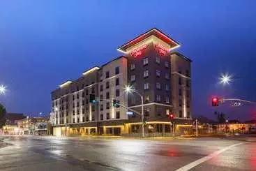 Hotelli Hampton Inn Riverside Downtown