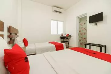 Hotel Reddoorz Near Jembatan Siti Nurbaya Padang