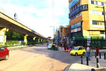 פנסיון Smartstay Service Apartment