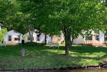 Resort Beachside On Lake Muskoka