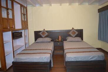 تختخواب و صبحانه Mani Homes