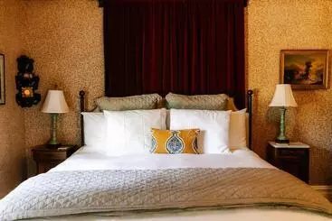 فندق Calderwood Inn