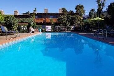 בית מלון כפרי Carmel Valley Lodge