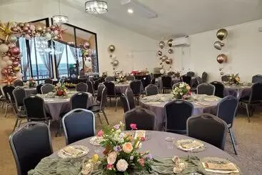 فندق Pinemark Inn Suites Events