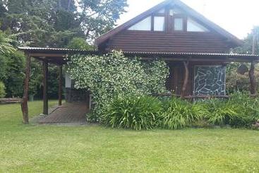 هتل آپارتمان La Fontana De Tandil