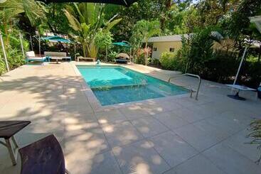 アパートホテル Ojochal Gardens