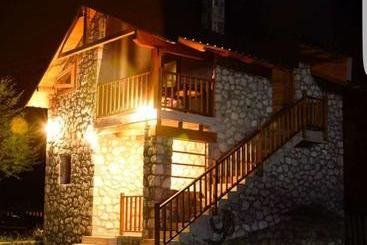 تختخواب و صبحانه Krojet E Rrogamit