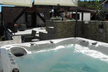 Pensió Ezüsthíd Apartman