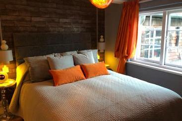 هاستل The Coach And Horses Of Compton