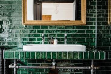 酒店 The Crooked Swan