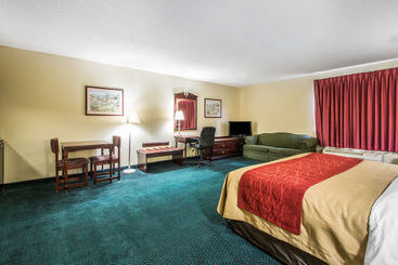 Otel Super 8 By Wyndham Montgomery I65