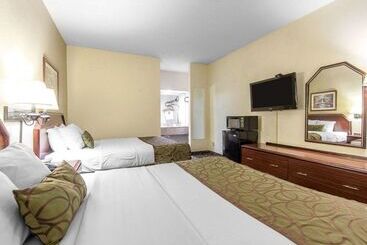 בית מלון כפרי Quality Inn Downtown