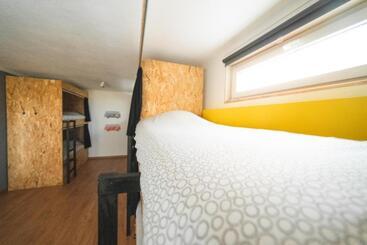 הוסטל Gundi House