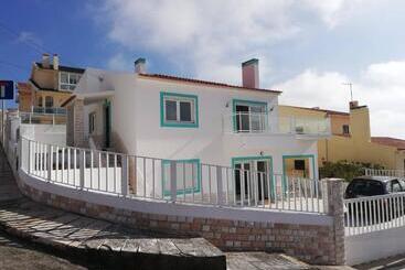 ユースホステル Gundi House