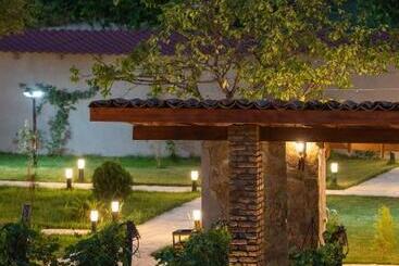 Vineyard Hotel & Winery