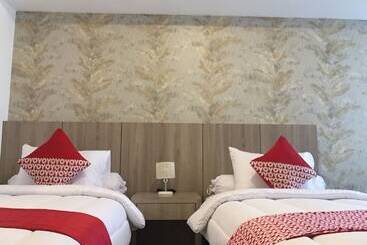 Отель Flagship 728 Baileys Apartment