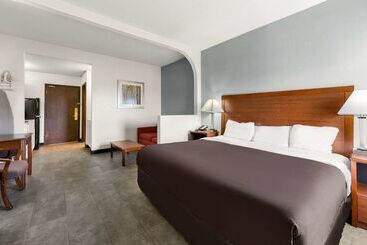 فندق Suburban Studios Kansas City Airport North