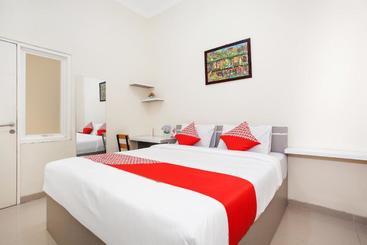 Hotel Oyo 1295 Linn S Residence