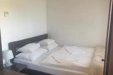 هاستل Kastélykert Fogadó