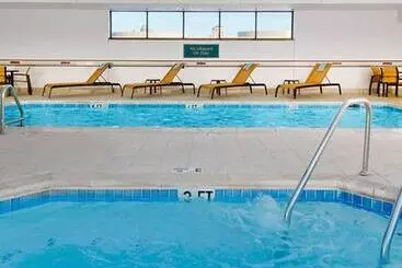 هتل Courtyard By Marriott St. Louis Downtown West