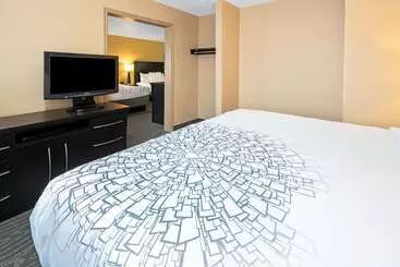 Отель La Quinta By Wyndham Logan