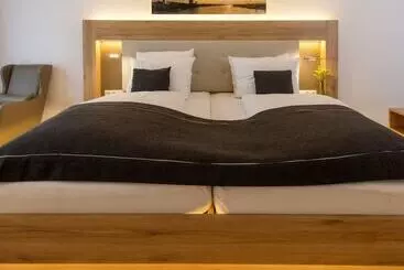 Hotelli Four Stars By City