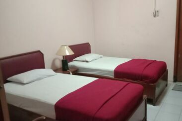 Hotel Oyo 1751  Trihadhi