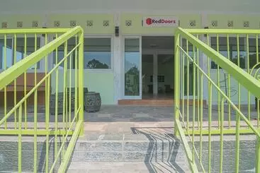 Pensiune Reddoorz Syariah Near Museum Wisma Karya Subang