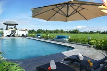 Hotel Sanjana Resort And Spa