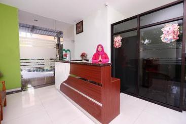Hotell Oyo 1532 Mawar Indah