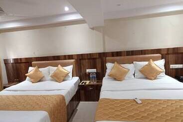 هتل Rishi International