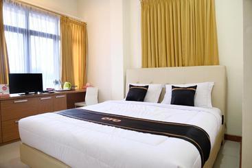 בית מלון כפרי Oyo 1612 Central City