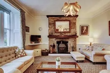 Pensió Bosavern House