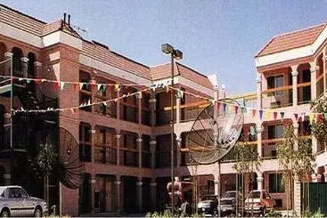 בית מלון כפרי Downey Inn Luxury Suites