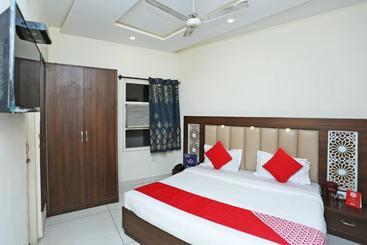 Hotel Oyo 16520 Green S