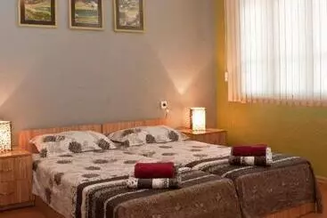 Hostel Mostel Hub Rooms And Apartments